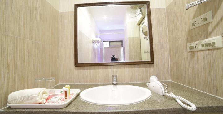 Oyo 1681 Hotel Devansh Udaipur Exterior foto